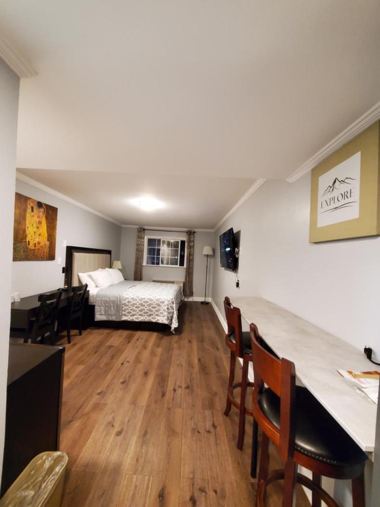 Queen Room interior
